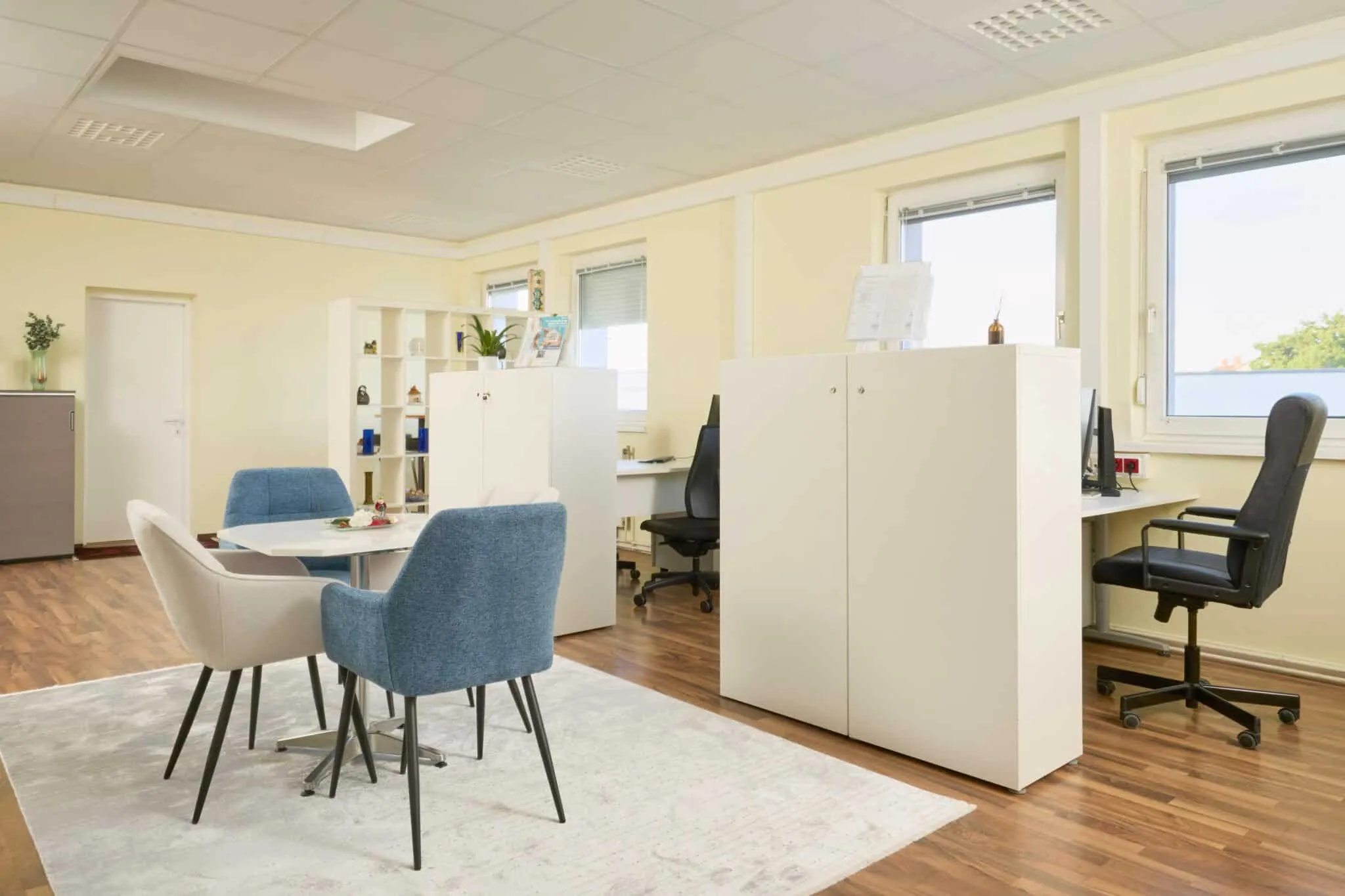Helles, freundliches Besprechungszimmer von Formularservice in Baden